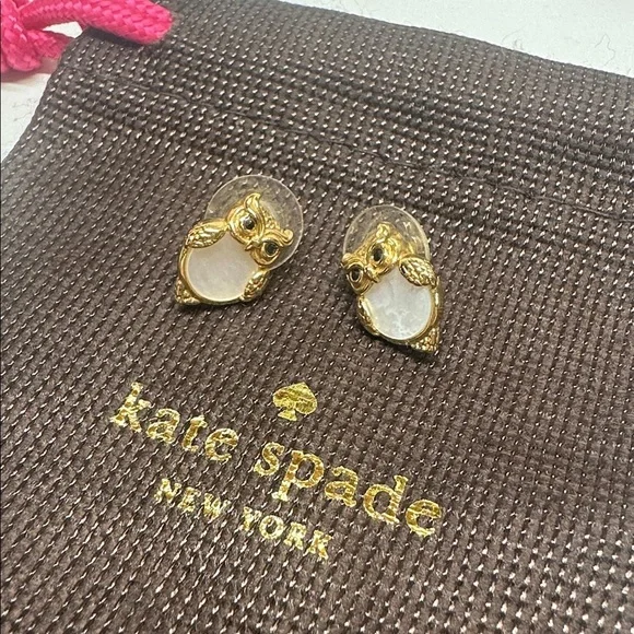 Kate Spade Into the Woods Pearl Owl Stud Pair of Earrings Mother of Pearl Gold - Picture 4 of 7